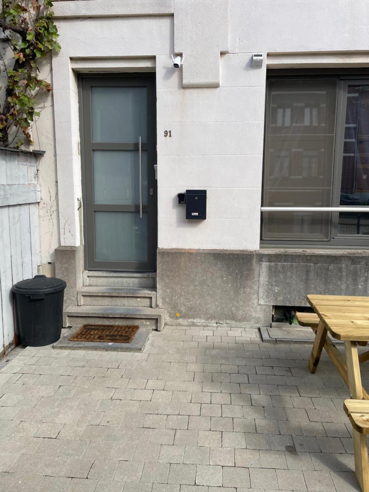 Chez Auguy Et Deborah Hotel Antwerpen Bagian luar foto