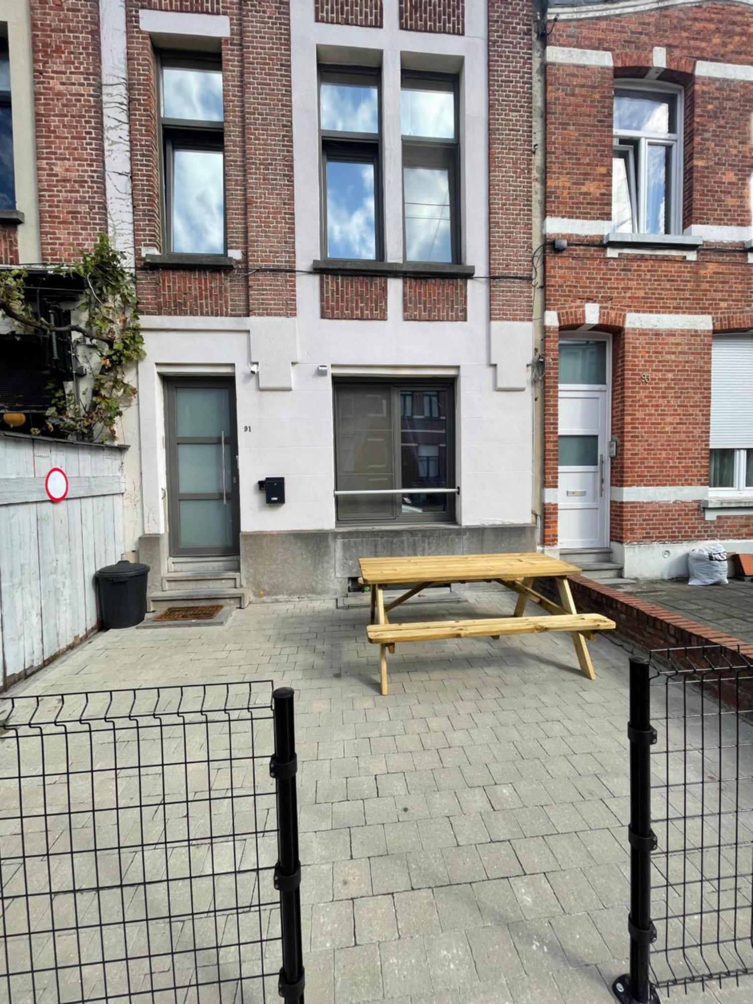 Chez Auguy Et Deborah Hotel Antwerpen Bagian luar foto